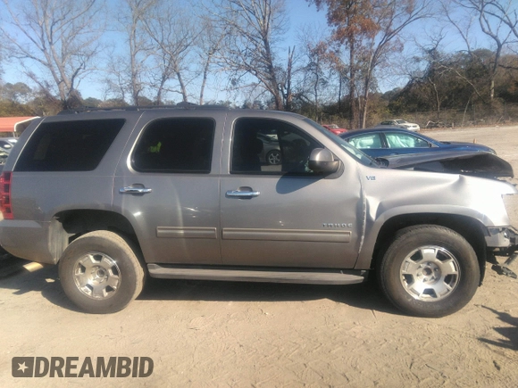 2012 Chevrolet Tahoe LS z VIN 1GNSCAE03CR234476, wystawiony jako IAAI lot #41008154 z przebiegiem 199 550 mil mil oraz . Historia ofert i sprzedaży dostępna na DreamBid. Obrazek 14.