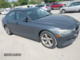 2013 BMW 3 Series 320i xDrive с VIN WBA3C3C5XDF979586, выставлен на аукционе IAAI как лот 42186955 с пробегом 153 997 миль миль и . История ставок и продаж доступна на DreamBid. Изображение 1.