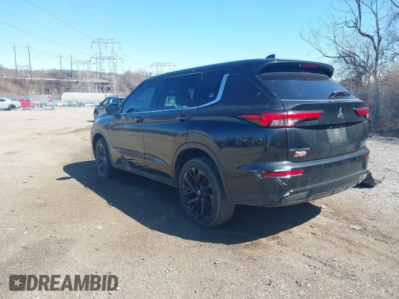 2023 Mitsubishi Outlander SE with VIN JA4J4UA8XPZ041238, listed as a IAAI auction lot 41639755 with 41,186 mi miles. Bid and sale history available at carsss.com. Image 3.