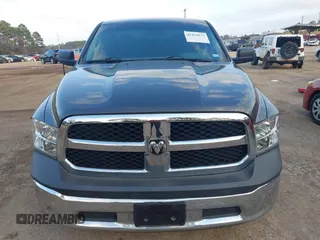 2018 Ram 1500 Tradesman z VIN 1C6RR6FG8JS284091, wystawiony jako IAAI lot #41439973 z przebiegiem 62 429 mil mil oraz . Historia ofert i sprzedaży dostępna na DreamBid. Obrazek 12.