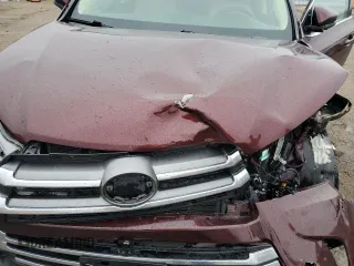 2018 Toyota Highlander Limited z VIN 5TDDZRFH4JS875072, wystawiony jako Copart lot #88634365 z przebiegiem Nie podano mil oraz Szkoda całkowita • Salvage title. Historia ofert i sprzedaży dostępna na DreamBid. Obrazek 12.