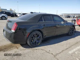 2021 Chrysler 300 S z VIN 2C3CCABG6MH554329, wystawiony jako Copart lot #52045545 z przebiegiem 77 377 mil mil oraz Szkoda całkowita • Salvage title. Historia ofert i sprzedaży dostępna na DreamBid. Obrazek 3.