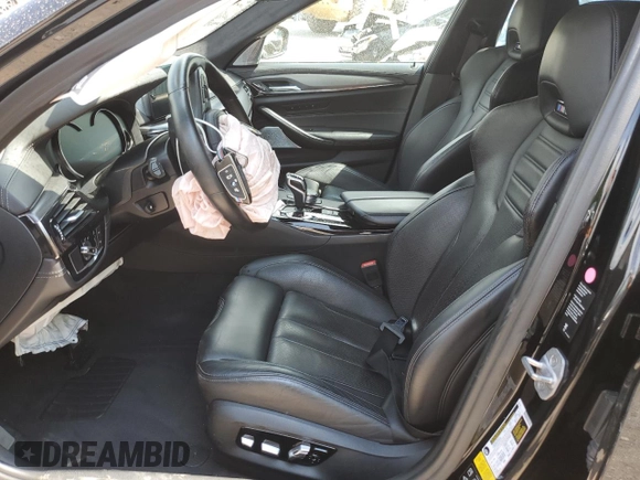 2018 BMW M5 z VIN WBSJF0C5XJB282107, wystawiony jako Copart lot #49979943 z przebiegiem 55 243 mil mil oraz . Historia ofert i sprzedaży dostępna na DreamBid. Obrazek 7.