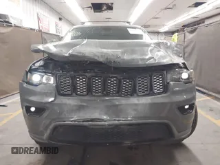 2020 Jeep Grand Cherokee Altitude z VIN 1C4RJFAG0LC163818, wystawiony jako IAAI lot #42009857 z przebiegiem 77 843 mil mil oraz . Historia ofert i sprzedaży dostępna na DreamBid. Obrazek 12.