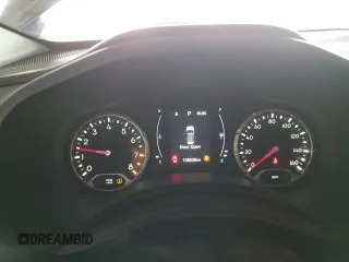 2017 Jeep Renegade Sport z VIN ZACCJAAB6HPF50258, wystawiony jako Copart lot #57256025 z przebiegiem 108 238 mil mil oraz Szkoda całkowita • Salvage title. Historia ofert i sprzedaży dostępna na DreamBid. Obrazek 9.