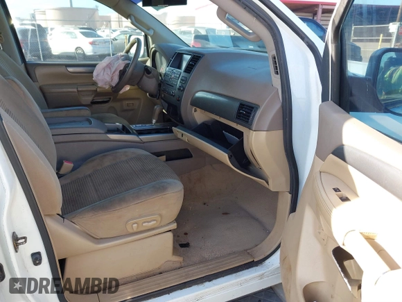 2014 Nissan Armada SV z VIN 5N1AA0NDXEN610636, wystawiony jako IAAI lot #41627340 z przebiegiem 66 976 mil mil oraz . Historia ofert i sprzedaży dostępna na DreamBid. Obrazek 5.
