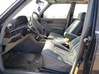1988 Mercedes-Benz 560 with VIN WDBCA39D0JA401107, listed as a Copart auction lot 70535804 with 328,561 mi miles and Clean Title. Bid and sale history available at DreamBid. Image 7.