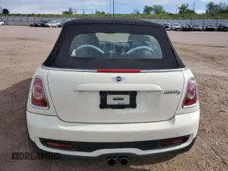 2012 MINI Convertible S z VIN WMWZP3C58CT250629, wystawiony jako Copart lot #57265655 z przebiegiem 99 216 mil mil oraz Szkoda całkowita • Salvage title. Historia ofert i sprzedaży dostępna na DreamBid. Obrazek 6.