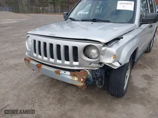 2011 Jeep Patriot Latitude with VIN 1J4NT1GA3BD165919, listed as a IAAI auction lot 42020028 with 175,117 mi miles. Bid and sale history available at carsss.com. Image 6.