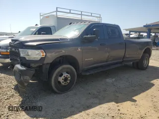 2022 Ram 3500 Tradesman z VIN 3C63RRGL2NG242533, wystawiony jako Copart lot #60829955 z przebiegiem 238 131 mil mil oraz Czysty tytuł • Clean title. Historia ofert i sprzedaży dostępna na DreamBid. Obrazek 1.