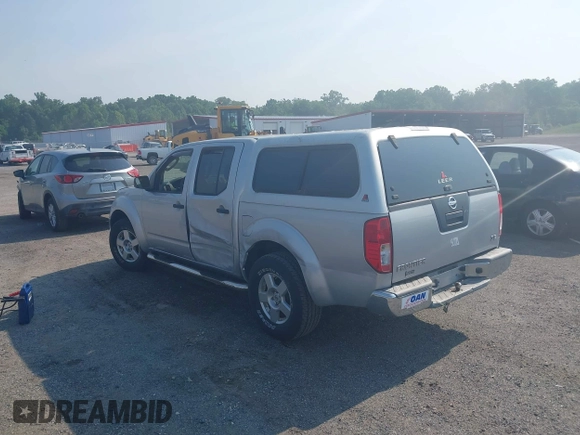 2008 Nissan Frontier SE z VIN 1N6AD07U38C435118, wystawiony jako IAAI lot #42472598 z przebiegiem 158 538 mil mil oraz . Historia ofert i sprzedaży dostępna na DreamBid. Obrazek 3.