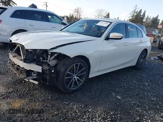 2019 BMW 3 Series 330i xDrive with VIN WBA5R7C51KFH13436, listed as a IAAI auction lot 41674961 with 40,672 mi miles. Bid and sale history available at carsss.com. Image 18.