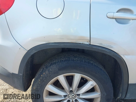 2011 Volkswagen Tiguan SE with VIN WVGBV7AX4BW528845, listed as a IAAI auction lot 42248245 with 224,808 mi miles and . Bid and sale history available at DreamBid. Image 12.