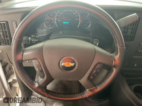 2020 Chevrolet Express Cargo z VIN 1GCWGAFG9L1253235, wystawiony jako IAAI lot #42580142 z przebiegiem 77 857 mil mil oraz . Historia ofert i sprzedaży dostępna na DreamBid. Obrazek 23.