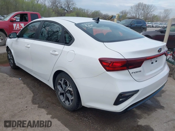 2021 Kia Forte LXS z VIN 3KPF24AD8ME360661, wystawiony jako IAAI lot #41955200 z przebiegiem 106 542 mil mil oraz . Historia ofert i sprzedaży dostępna na DreamBid. Obrazek 3.