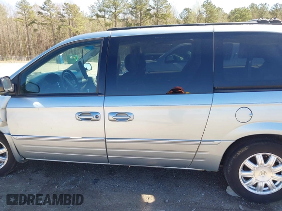 2005 Chrysler Town & Country Touring with VIN 2C4GP54L05R284612, listed as a IAAI auction lot 41839207 with 162,175 mi miles and . Bid and sale history available at DreamBid. Image 15.