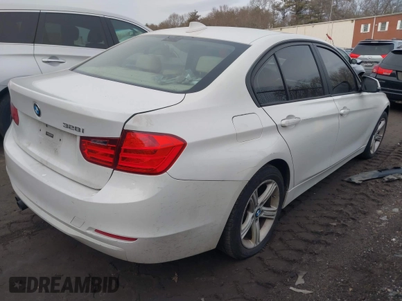 2012 BMW 3 Series 328i с VIN WBA3C1C58CF431864, выставлен на аукционе IAAI как лот 41732575 с пробегом Не указан миль и . История ставок и продаж доступна на DreamBid. Изображение 4.