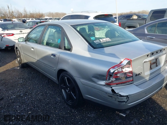 2005 Volvo S80 with VIN YV1TH592051411109, listed as a IAAI auction lot 41373718 with 180,446 mi miles. Bid and sale history available at carsss.com. Image 3.