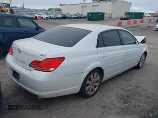 2006 Toyota Avalon XL with VIN 4T1BK36B46U156732, listed as a IAAI auction lot 41946773 with 203,343 mi miles. Bid and sale history available at carsss.com. Image 4.