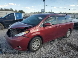 2012 Toyota Sienna XLE AAS z VIN 5TDYK3DC3CS212492, wystawiony jako Copart lot #50584185 z przebiegiem 83 319 mil mil oraz Szkoda całkowita • Salvage title. Historia ofert i sprzedaży dostępna na DreamBid. Obrazek 1.
