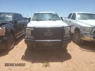 2018 Ford F-350 XL with VIN 1FT8W3BT5JEB89050, listed as a Copart auction lot 54020355 with 150,621 mi miles and Clean Title. Bid and sale history available at DreamBid. Image 5.