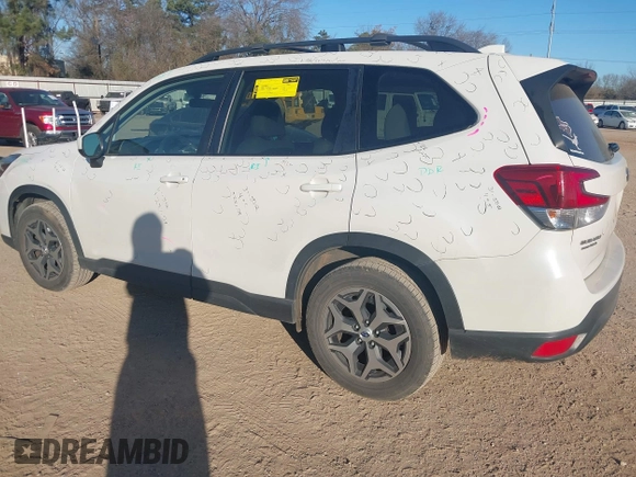 2019 Subaru Forester Premium with VIN JF2SKAEC2KH521416, listed as a IAAI auction lot 41392632 with 101,052 mi miles. Bid and sale history available at carsss.com. Image 3.