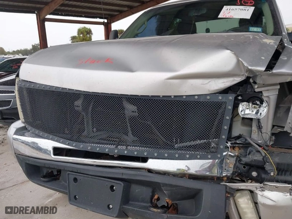 2010 Chevrolet Silverado 1500 LT with VIN 3GCRKSE30AG290298, listed as a IAAI auction lot 41657081 with 175,686 mi miles. Bid and sale history available at carsss.com. Image 18.