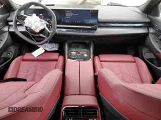 2024 BMW i5 eDrive40 z VIN WBY33FK09RCR63560, wystawiony jako Copart lot #72055444 z przebiegiem 2973 mil mil oraz Szkody całkowita. Historia ofert i sprzedaży dostępna na DreamBid. Obrazek 8.