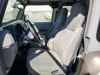 2004 Jeep Wrangler Sahara с VIN 1J4FA59S04P717093, выставлен на аукционе Copart как лот 64961095 с пробегом 151 944 миль миль и На запчасти • Non repairable. История ставок и продаж доступна на DreamBid. Изображение 7.