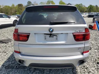 2013 BMW X5 xDrive35i z VIN 5UXZV4C53D0E03842, wystawiony jako Copart lot #52926155 z przebiegiem 178 275 mil mil oraz Szkoda całkowita • Salvage title. Historia ofert i sprzedaży dostępna na DreamBid. Obrazek 6.