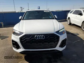 2025 Audi Q5 S line Premium z VIN WA1GAAFYXS2023169, wystawiony jako Copart lot #48351065 z przebiegiem 6 012 mil mil oraz Czysty tytuł • Clean title. Historia ofert i sprzedaży dostępna na DreamBid. Obrazek 5.