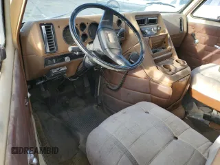 1979 GMC Vandura z VIN TGR2597506100, wystawiony jako Copart lot #51086615 z przebiegiem 25 002 mil mil oraz Tytuł czysty. Historia ofert i sprzedaży dostępna na DreamBid. Obrazek 8.