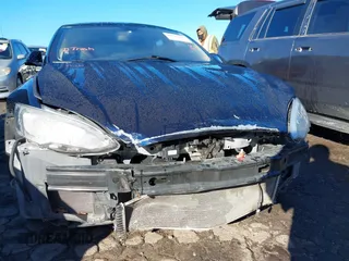 2014 Tesla Model S 60 с VIN 5YJSA1S11EFP32325, выставлен на аукционе IAAI как лот 40823219 с пробегом 47 911 миль миль и . История ставок и продаж доступна на DreamBid. Изображение 11.