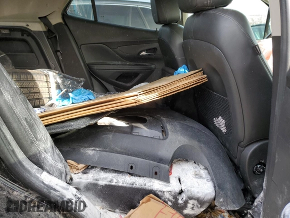 2020 Buick Encore Essence z VIN KL4CJGSB1LB044402, wystawiony jako Copart lot #78628684 z przebiegiem 64 651 mil mil oraz Szkody całkowita. Historia ofert i sprzedaży dostępna na DreamBid. Obrazek 11.