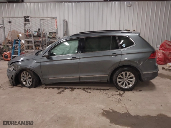 2018 Volkswagen Tiguan SEL with VIN 3VV3B7AX9JM125297, listed as a IAAI auction lot 41983886 with 82,429 mi miles. Bid and sale history available at carsss.com. Image 14.