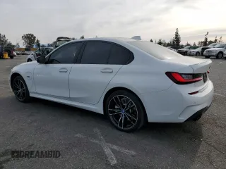 2022 BMW 3 Series 330e with VIN 3MW5P7J00N8C57811, listed as a Copart auction lot 42154045 with 29,705 mi miles and Salvage Title. Bid and sale history available at carsss.com. Image 2.