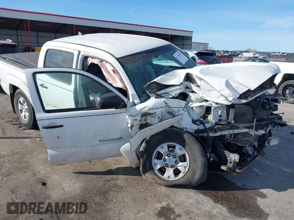 2015 Toyota Tacoma with VIN 3TMLU4EN8FM184297, listed as a IAAI auction lot 41759278 with 116,158 mi miles and . Bid and sale history available at DreamBid. Image 1.