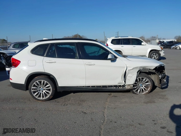 2015 BMW X1 xDrive28i with VIN WBAVL1C50FVY26009, listed as a IAAI auction lot 41495667 with 109,807 mi miles. Bid and sale history available at carsss.com. Image 13.