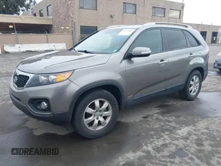 2013 Kia Sorento LX with VIN 5XYKTCA62DG313524, listed as a IAAI auction lot 41624883 with 70,777 mi miles. Bid and sale history available at carsss.com. Image 2.