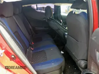 2020 Toyota C-HR LE z VIN NMTKHMBX4LR118586, wystawiony jako Copart lot #59542645 z przebiegiem 67 018 mil mil oraz Szkoda całkowita • Salvage title. Historia ofert i sprzedaży dostępna na DreamBid. Obrazek 11.