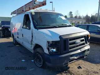 2008 Ford Econoline Cargo Commercial with VIN 1FTNE14W88DA37748, listed as a IAAI auction lot 41169318 with 352,872 mi miles. Bid and sale history available at carsss.com. Image 1.