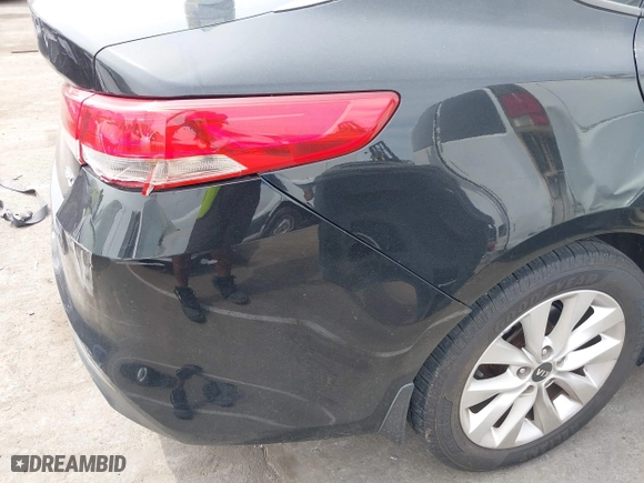 2016 Kia Optima EX with VIN 5XXGU4L38GG075652, listed as a IAAI auction lot 39544592 with 151,960 mi miles. Bid and sale history available at carsss.com. Image 6.