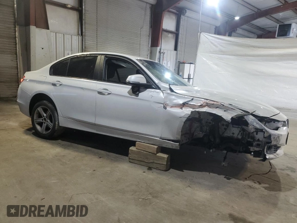 2015 BMW 3 Series 328i xDrive z VIN WBA3B5C55FF961191, wystawiony jako Copart lot #54799805 z przebiegiem 102 979 mil mil oraz Nie do naprawy • Non repairable. Historia ofert i sprzedaży dostępna na DreamBid. Obrazek 4.