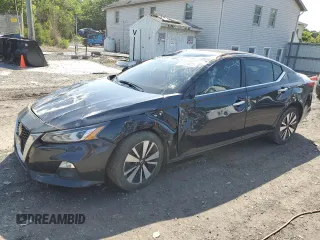 2022 Nissan Altima SV z VIN 1N4BL4DV5NN403887, wystawiony jako Copart lot #58781825 z przebiegiem 60 626 mil mil oraz Czysty tytuł • Clean title. Historia ofert i sprzedaży dostępna na DreamBid. Obrazek 1.