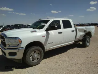 2022 Ram 2500 Tradesman z VIN 3C6UR5HJ5NG149788, wystawiony jako Copart lot #57603055 z przebiegiem 61 982 mil mil oraz Szkoda całkowita • Salvage title. Historia ofert i sprzedaży dostępna na DreamBid. Obrazek 1.