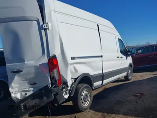 2019 Ford Transit z VIN 1FTYR2XM0KKB31496, wystawiony jako IAAI lot #41060049 z przebiegiem 60 004 mil mil oraz . Historia ofert i sprzedaży dostępna na DreamBid. Obrazek 4.