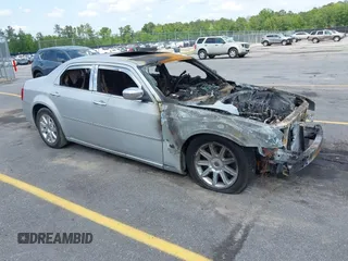 2006 Chrysler 300 C z VIN 2C3LA63H76H219609, wystawiony jako IAAI lot #42150591 z przebiegiem Nie podano mil oraz . Historia ofert i sprzedaży dostępna na DreamBid. Obrazek 1.