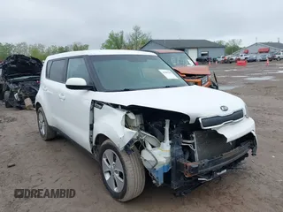 2016 Kia Soul z VIN KNDJN2A21G7375687, wystawiony jako IAAI lot #42184143 z przebiegiem 178 011 mil mil oraz . Historia ofert i sprzedaży dostępna na DreamBid. Obrazek 1.
