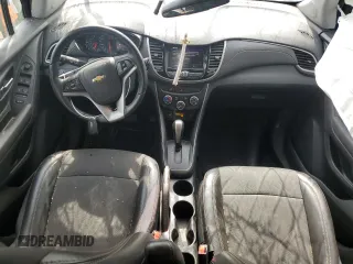 2020 Chevrolet Trax LT z VIN 3GNCJLSB4LL251497, wystawiony jako Copart lot #53252815 z przebiegiem 59 781 mil mil oraz Nie do naprawy. Historia ofert i sprzedaży dostępna na DreamBid. Obrazek 8.