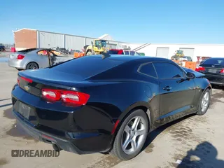 2019 Chevrolet Camaro 1LT z VIN 1G1FB1RX6K0133447, wystawiony jako IAAI lot #41406255 z przebiegiem 125 267 mil mil oraz . Historia ofert i sprzedaży dostępna na DreamBid. Obrazek 4.